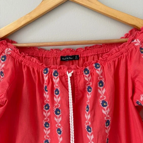 Abercrombie & Fitch Sz S 100% Cotton Embroidered Off-Shoulder Long Sleeve Top - Picture 8 of 8